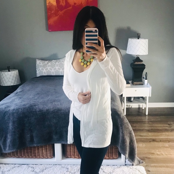 SOLD! NEW Cynthia Rowly White Cardigan - Picture 2 of 4